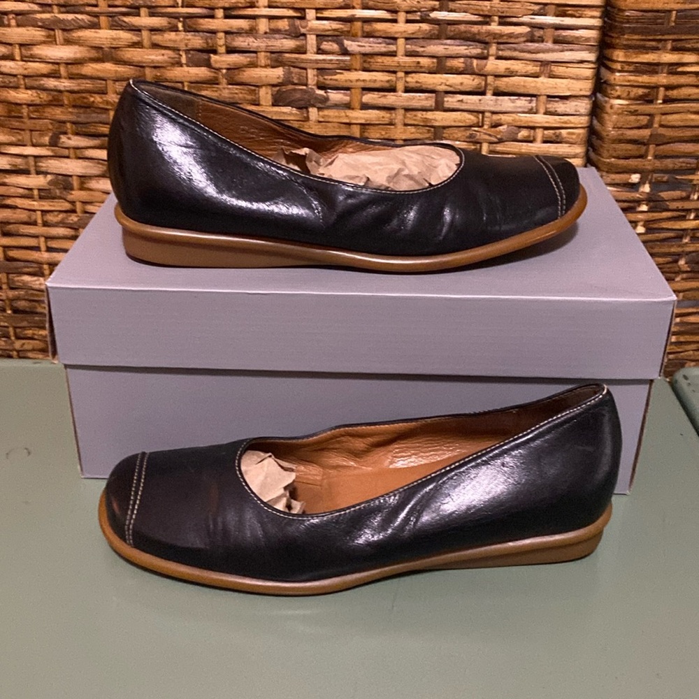 GUC LANGLEBEN BLACK WITH WHITE STITCHING, LEATHER LOAFERS European 37 USA 6.5–7